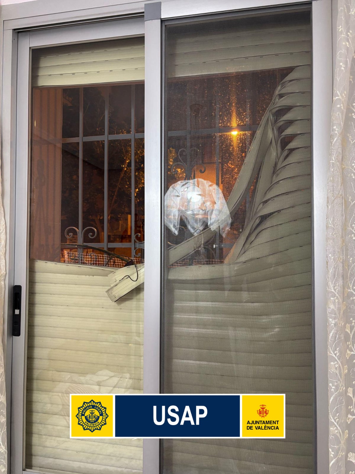 La Policía detiene a un hombre en València por quemar ocho contenedores de residuos en plena calle