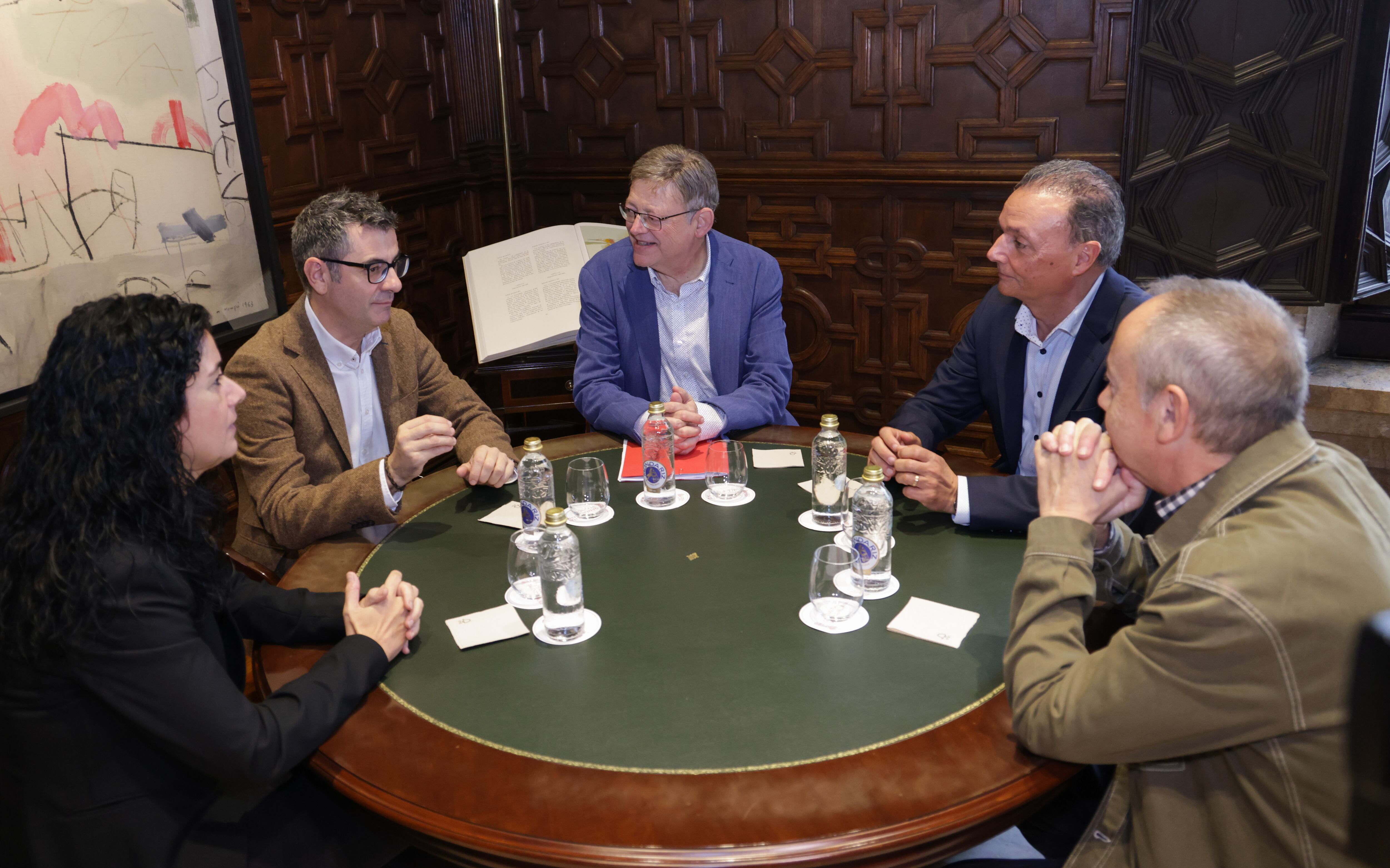 El ministro de Presidencia, Félix Bolaños, se ha reunido este domingo con Ana García Alcolea (CCOOPV), Ismael Sáez (UGTPV) y Salvador Navarro (CEV), junto al president Ximo Puig.