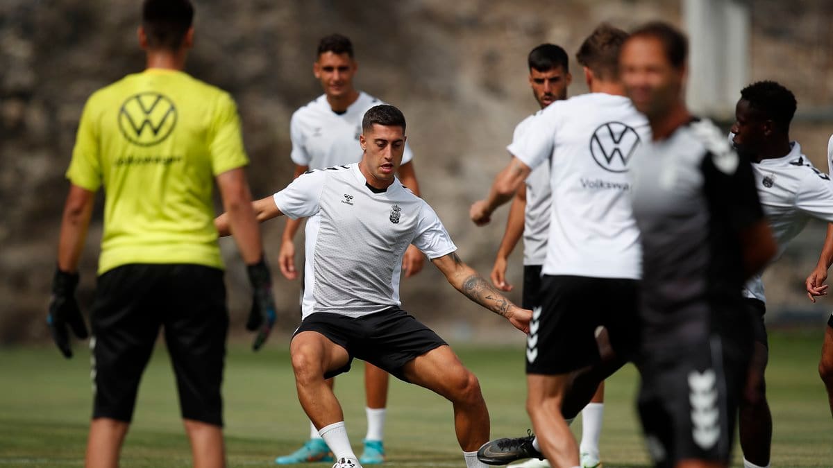 La UD Las Palmas no podrá contar con Viera en Málaga