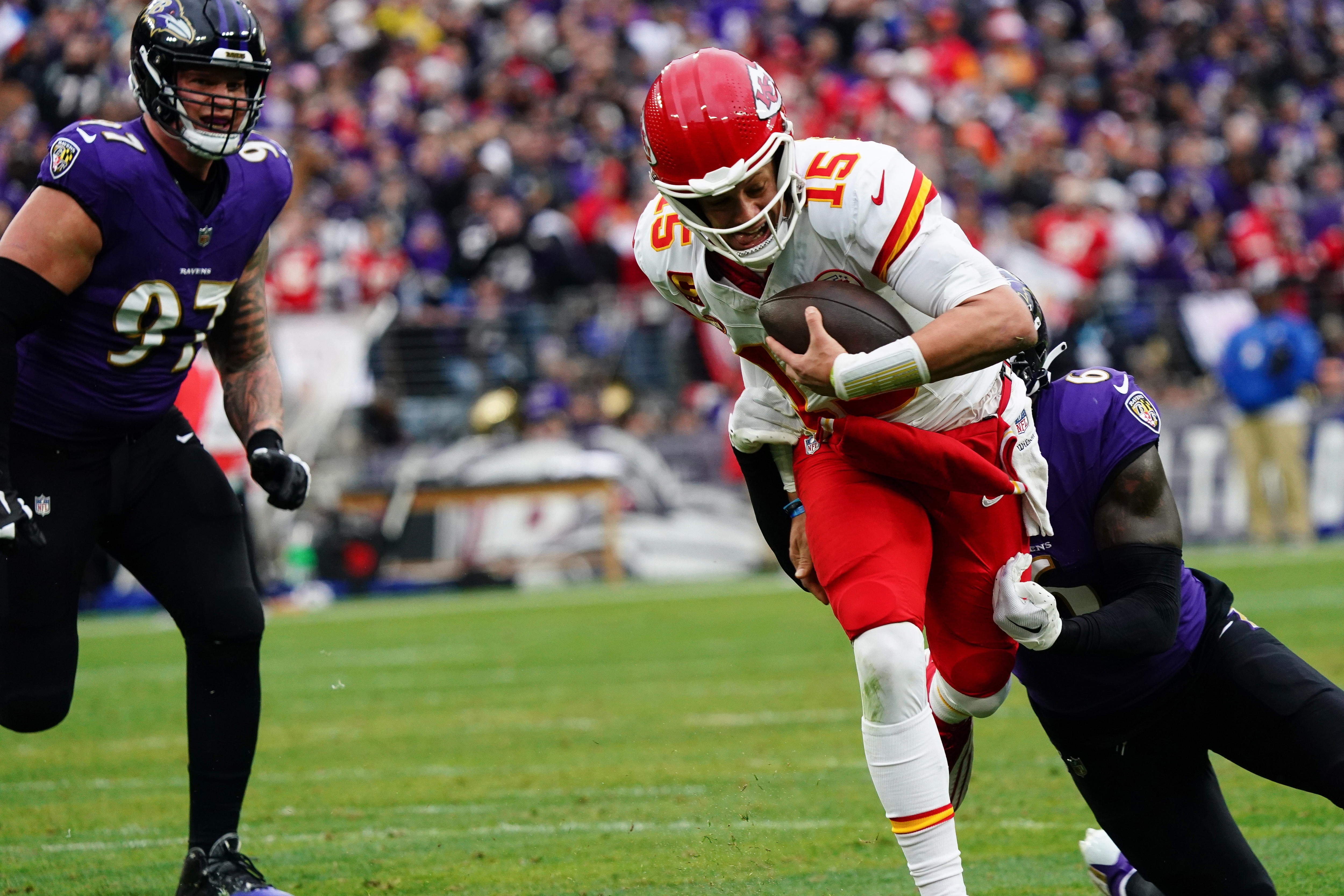 El quarterback y estrella de Kansas City Chiefs, Patrick Mahomes durante un partido contra Baltimore Ravens. EFE/EPA/SHAWN THEW