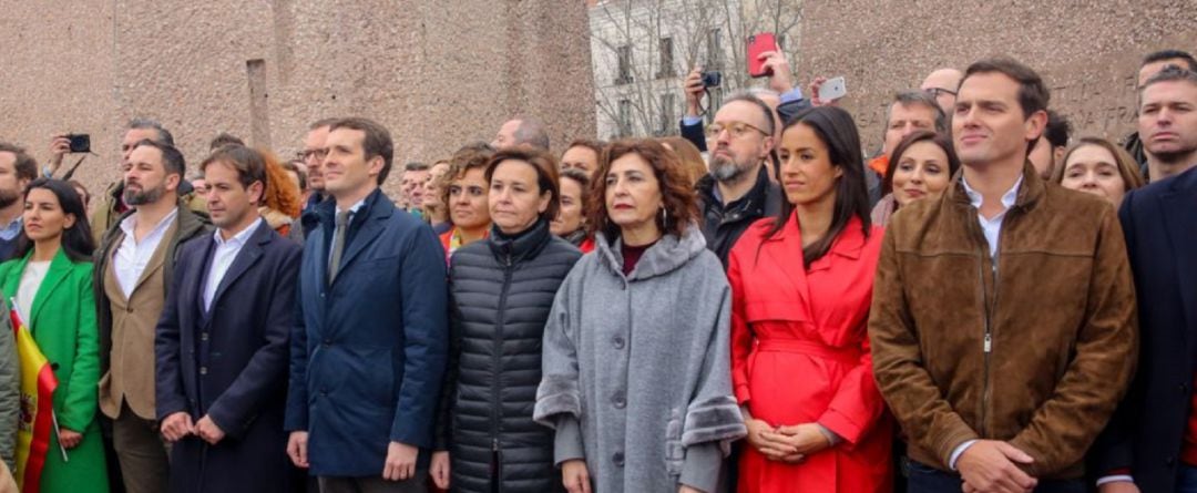 Foto del acto organizado por PP, Ciudadanos y VOX en la plaza de Colón en Madrid contra la política de Pedro Sánchez