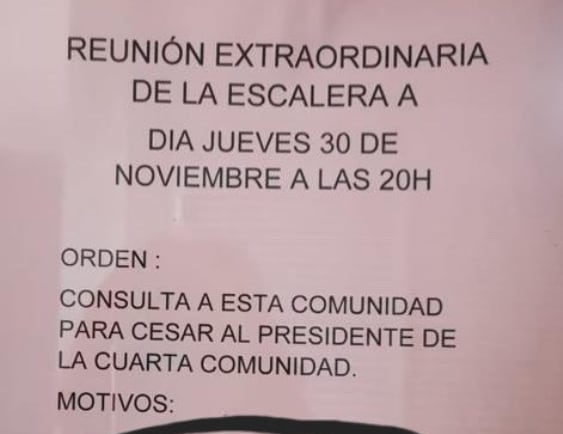 Cartel en una comunidad de vecinos / X