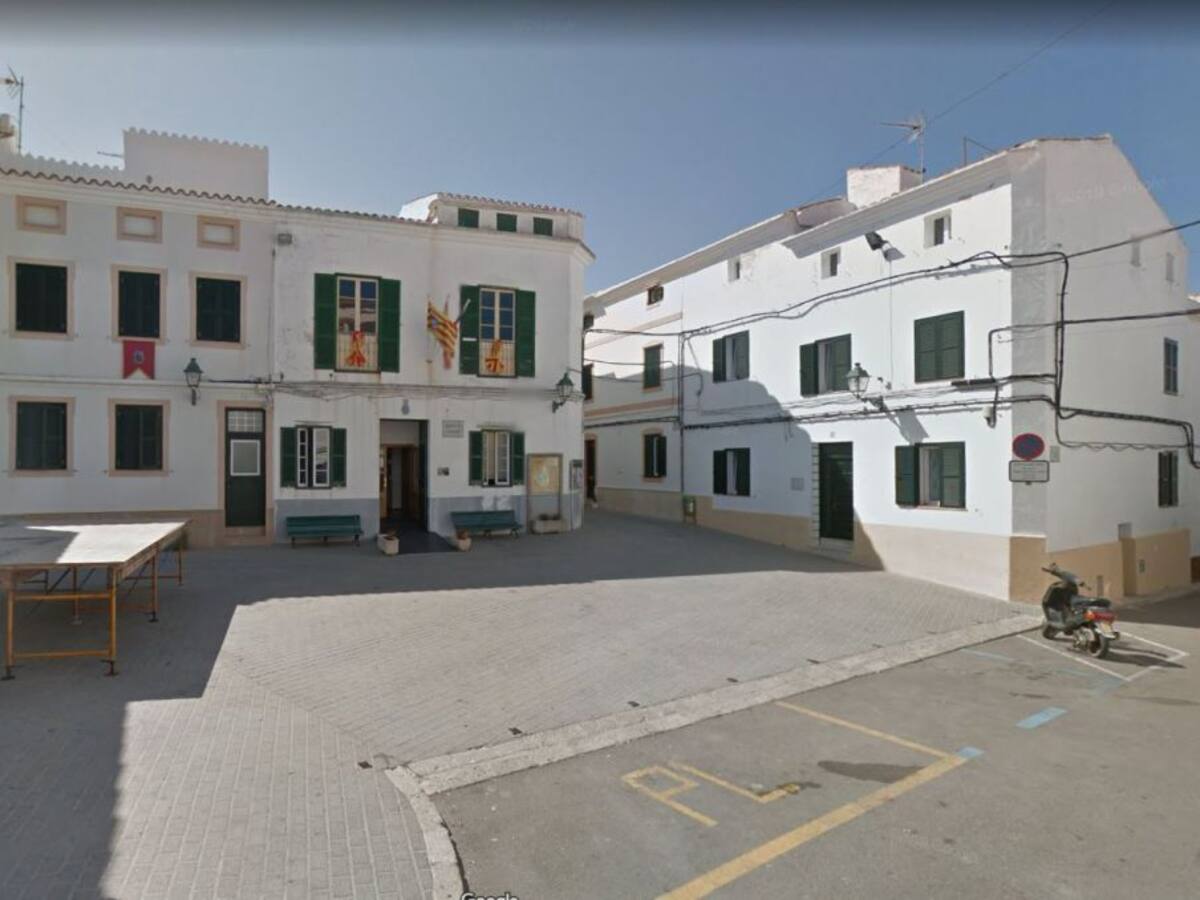 La glossa menorquina es reivindica a Es Migjorn