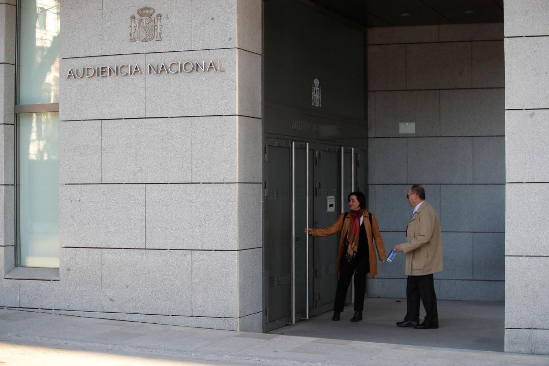 El exgobernador del Banco de España Luis María Linde a su llegada este miércoles a la Audiencia Nacional para testificar en la causa sobre la resolución del Banco Popular.