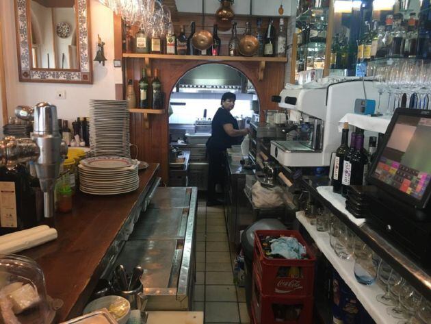 María Antúnez en la cocina de Taberna Luque. Córdoba