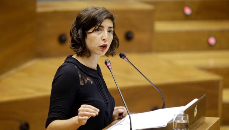 Laura Pérez, en la tribuna parlamentaria