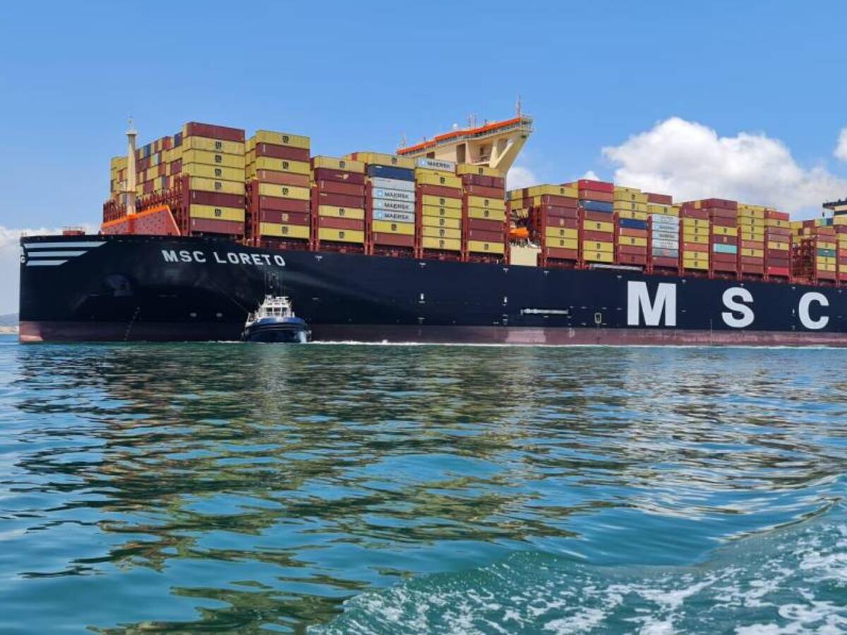 El portacontenedores más grande del mundo hace escala en Algeciras