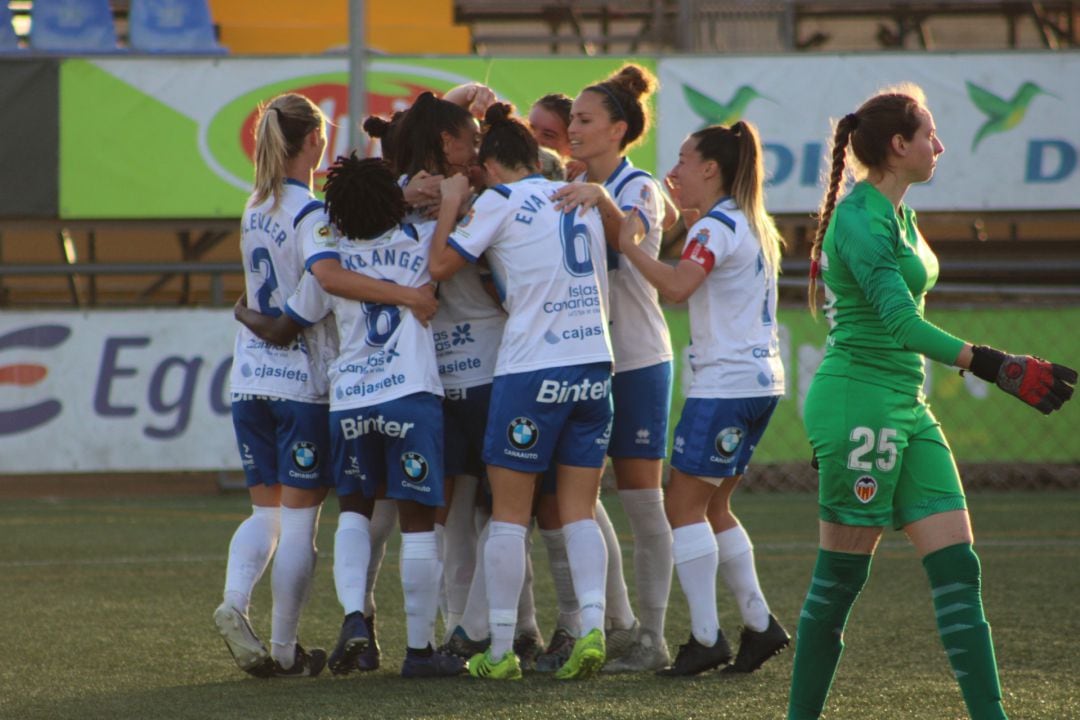 Las tinerfeñas vuelven a sumar de a tres en su feudo