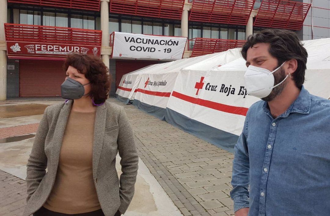 María Marín, portavoz regional de Podemos, en la puerta de Nueva Condomina