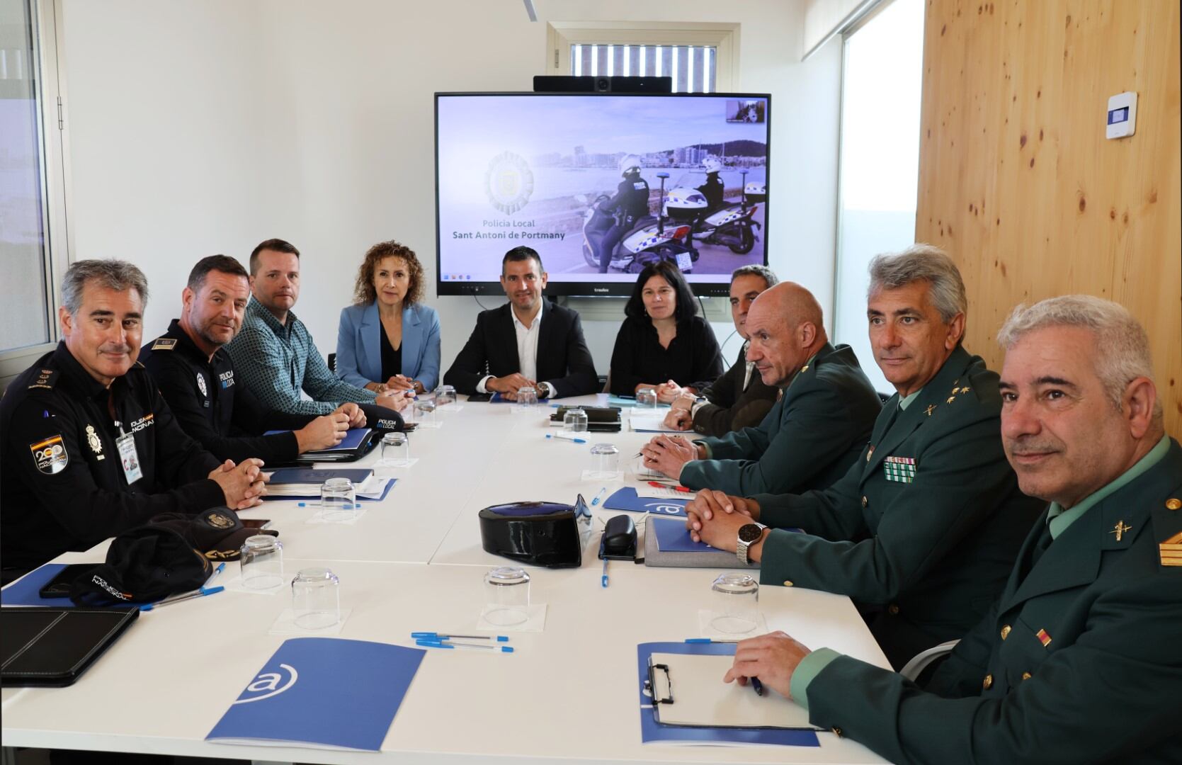 Un momento durante la Junta Local de Seguridad