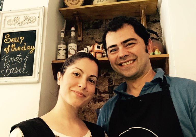 Inés Gutiérrez e Ilker Bafra, copropietarios de The New London Cafe.