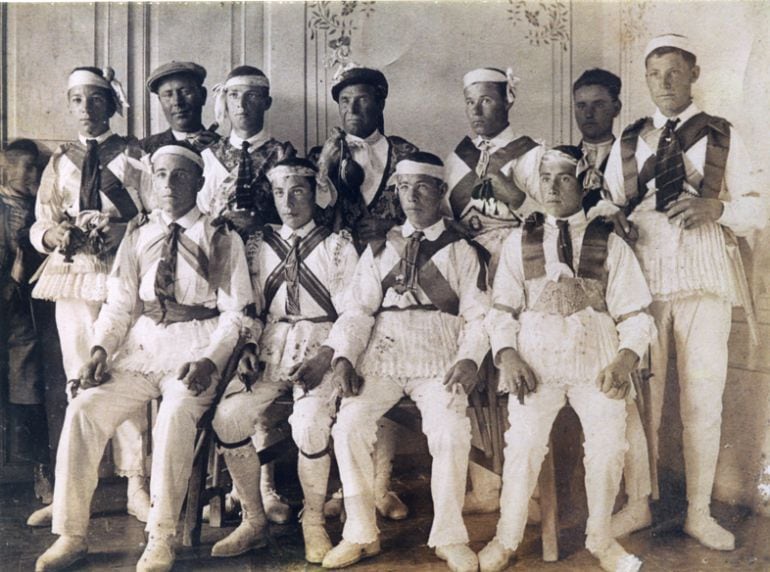 Danzantes de Fuentes de Nava hacia 1920