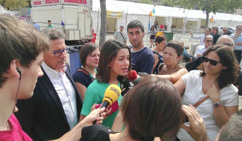 La líder de l&#039;oposició, Inés Arrimadas, aquest dissabte 10 de setembre al barri de Bellvitge. 