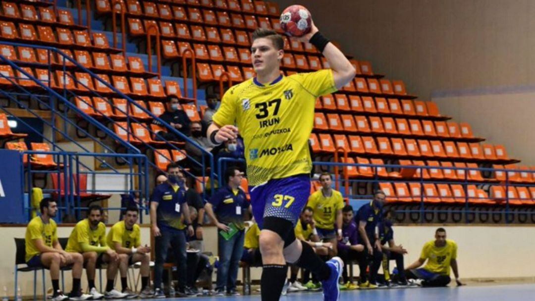 Bartók con la camiseta del Bidasoa en un partido en Artaleku