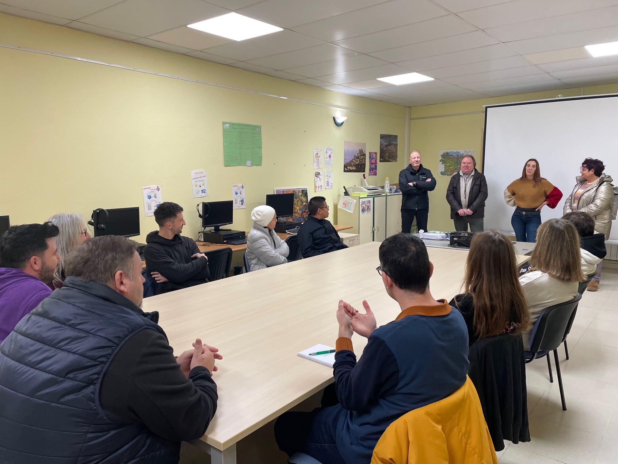 Presentación del proyecto en el Ayuntamiento de Almudévar