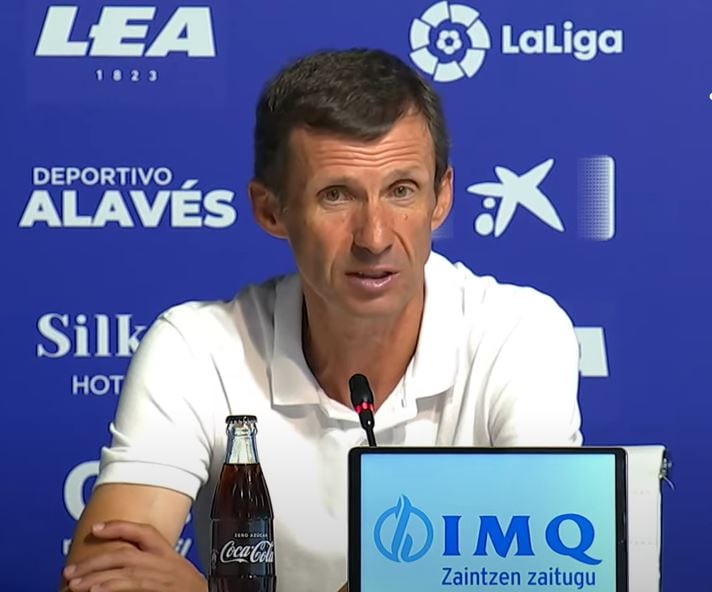 Ziganda en la rueda de prensa en Vitoria tras el partido