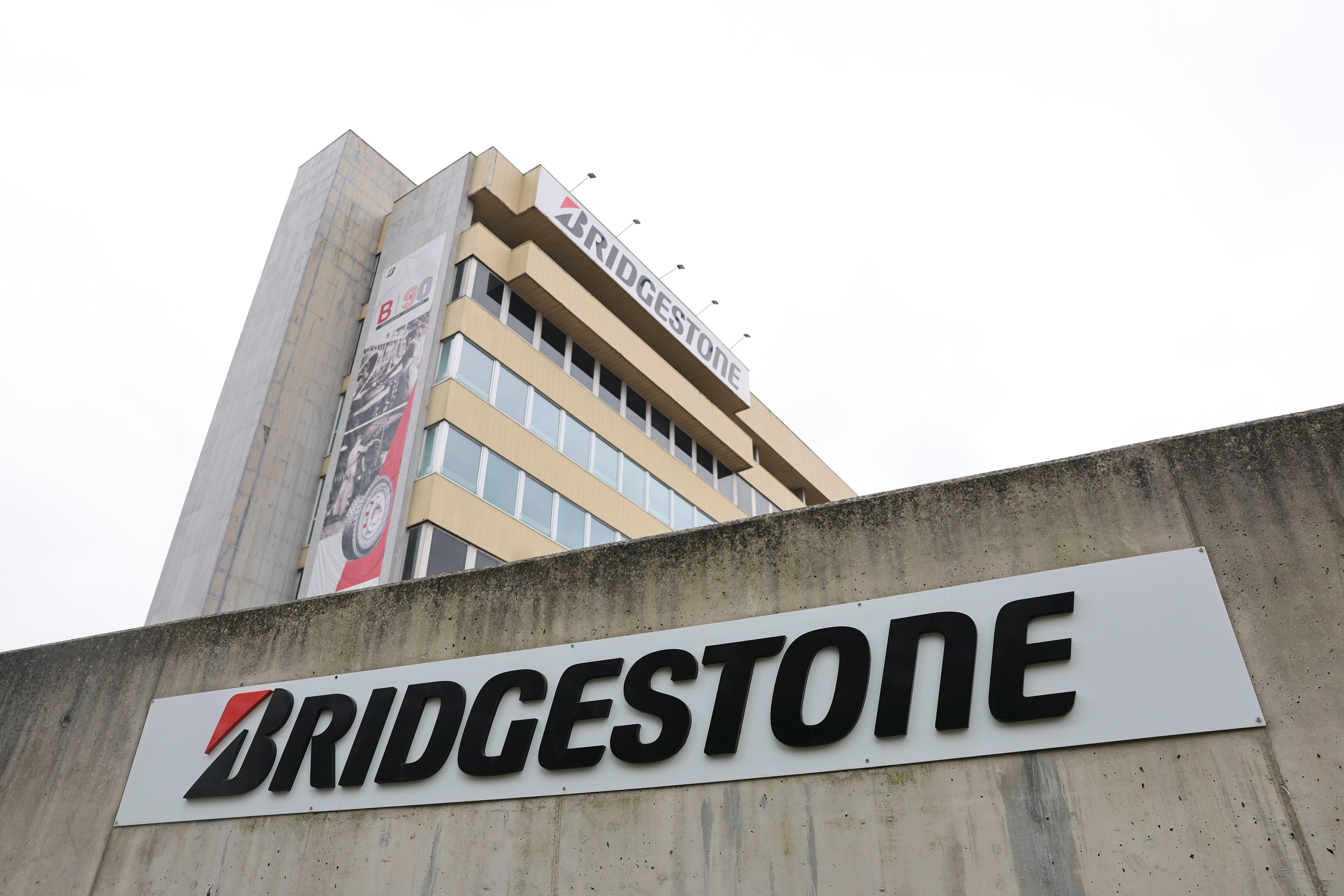 GRAFCAV6439. BASAURI. (BIZKAIA), 24/04/2025.-Planta de Bridgestone en Basauri, donde hay una reunión este jueves con el comité en rechazo al ERE.EFE/Luis Tejido