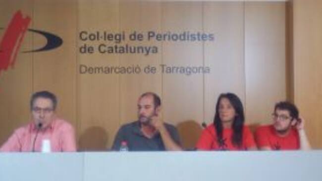 Portaveus d'entiatts i associacions en defensa del transport públic.