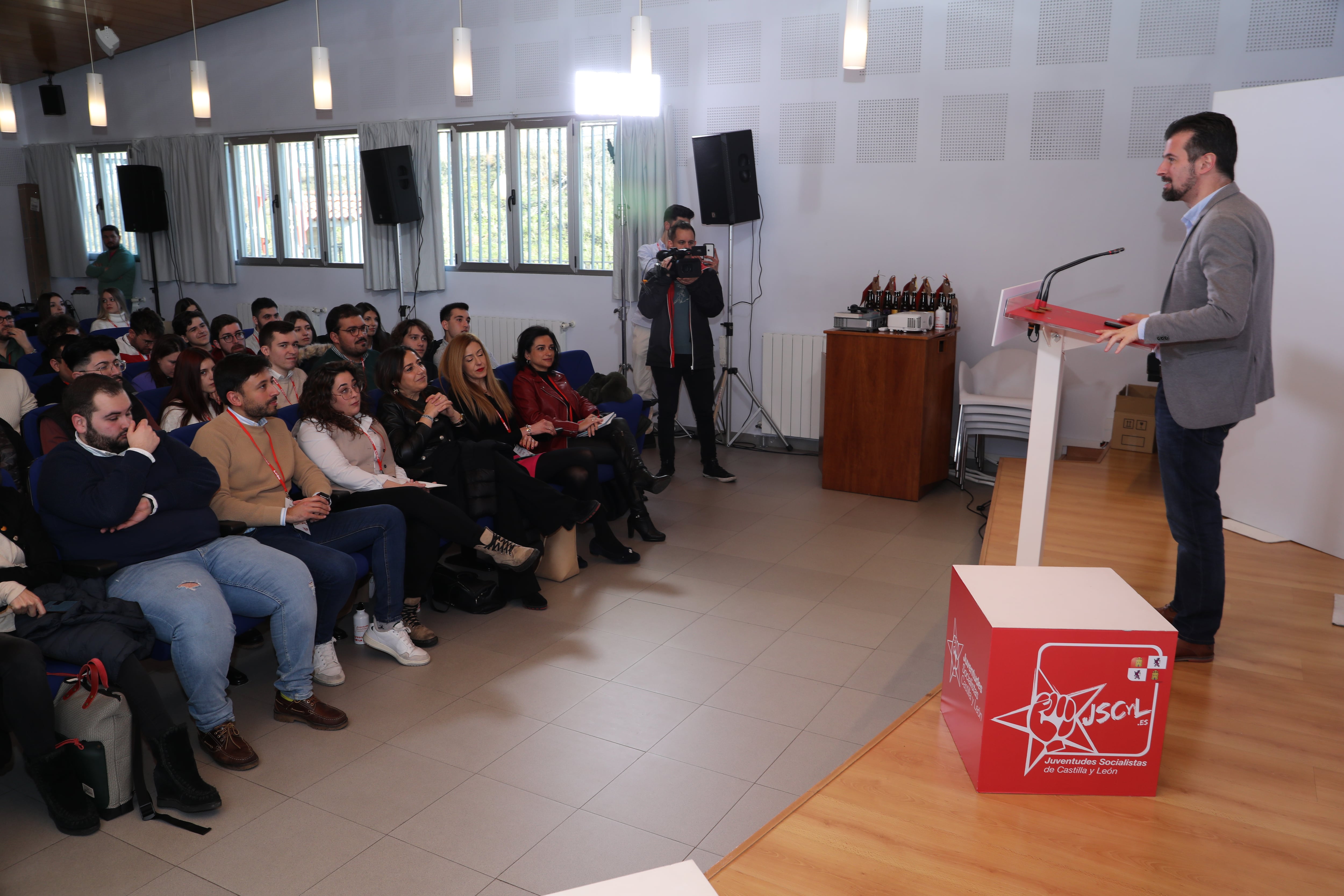 Jornadas de Gobierno Local organi El secretario general del PSOECyL y portavoz en las Cortes, Luis Tudanca, abre las Jornadas de Gobierno Local organizadas por Juventudes Socialistas de CyL en Palencia. Atiende a los medios al inicio, antes de su participación