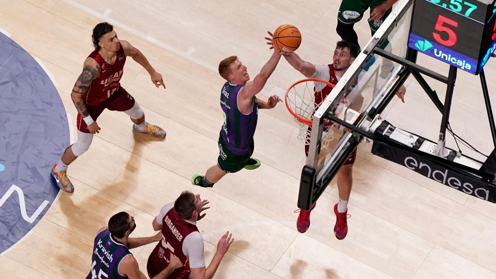 Díaz, en una acción del partido de la pasada temporada entre ambos equipos