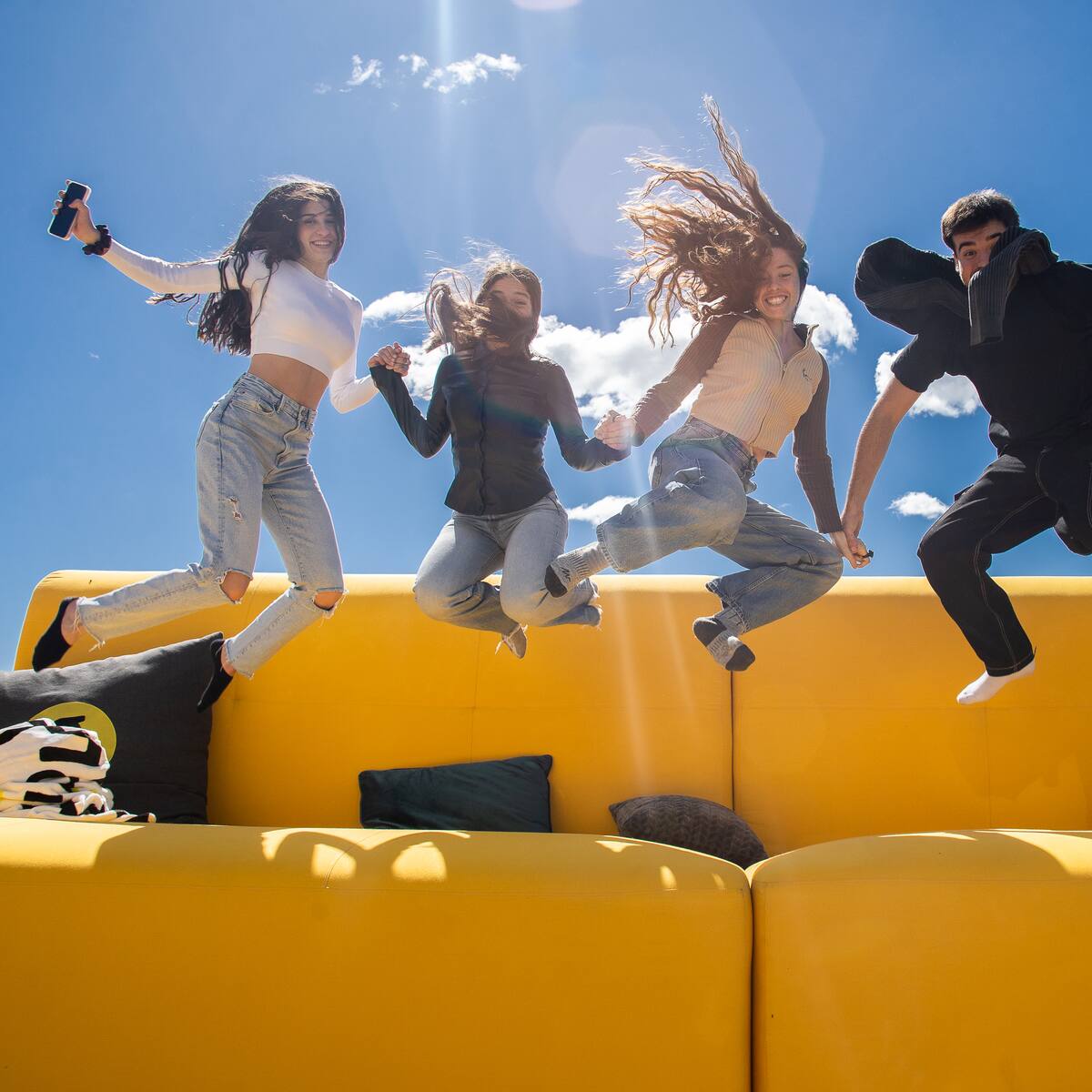 Galerías del Tresillo crea una experiencia única: junta a los Reyes Magos y Papá Noel en un sofá gigante