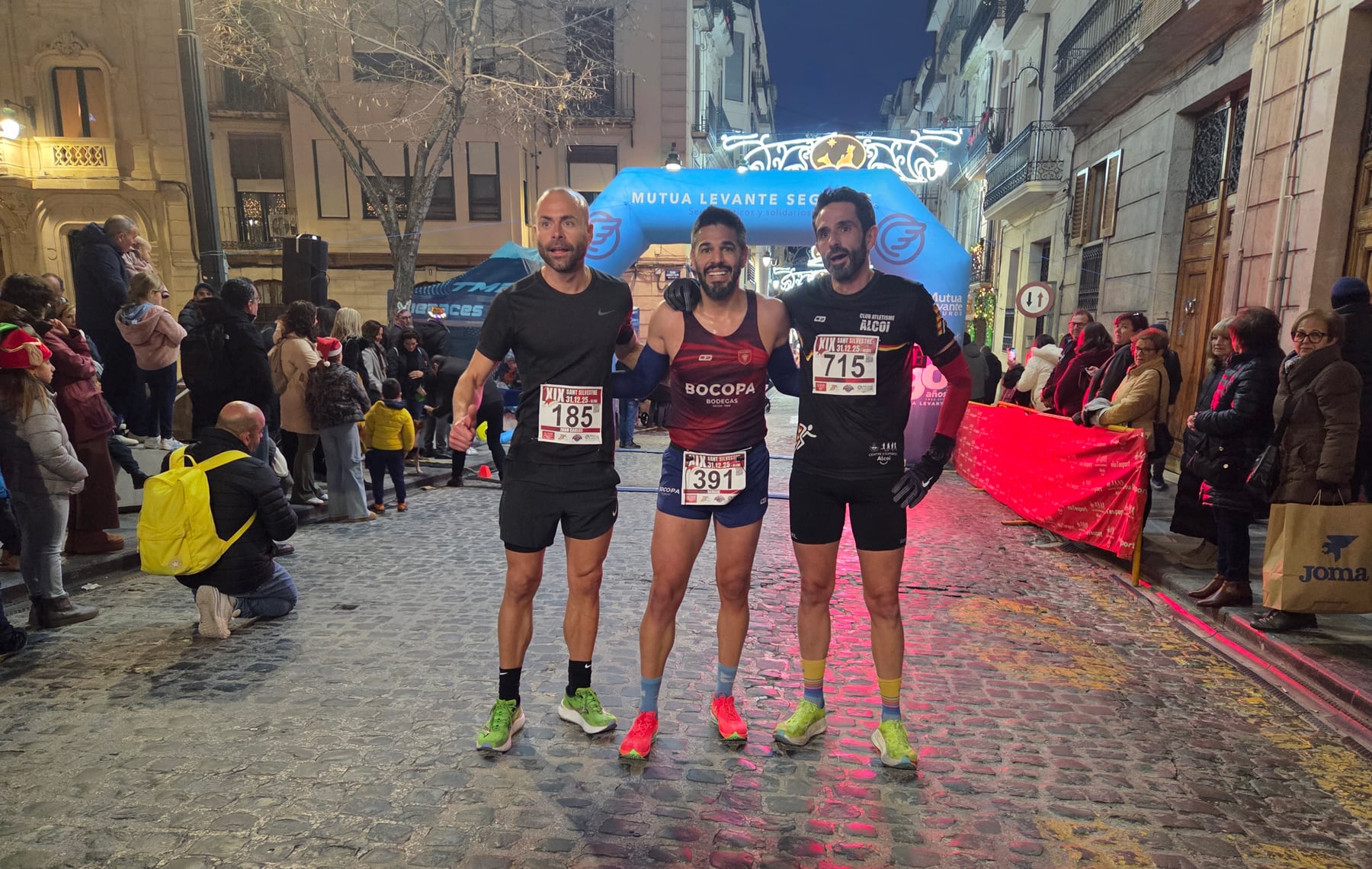 Els tres primers classificats en categoria masculina en la XIX edició de la Sant Silvestre Alcoiana Mutua Levante