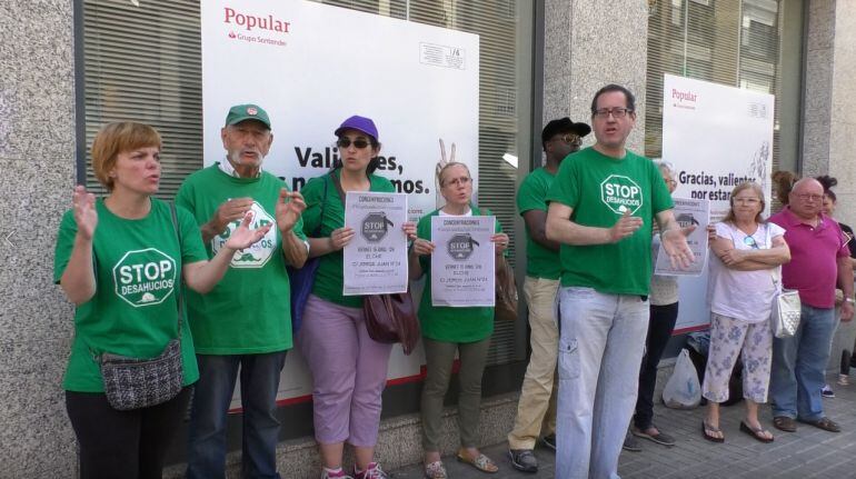 Manifestación de la PAH por el suicio de un hombre que iba a ser desahuciado