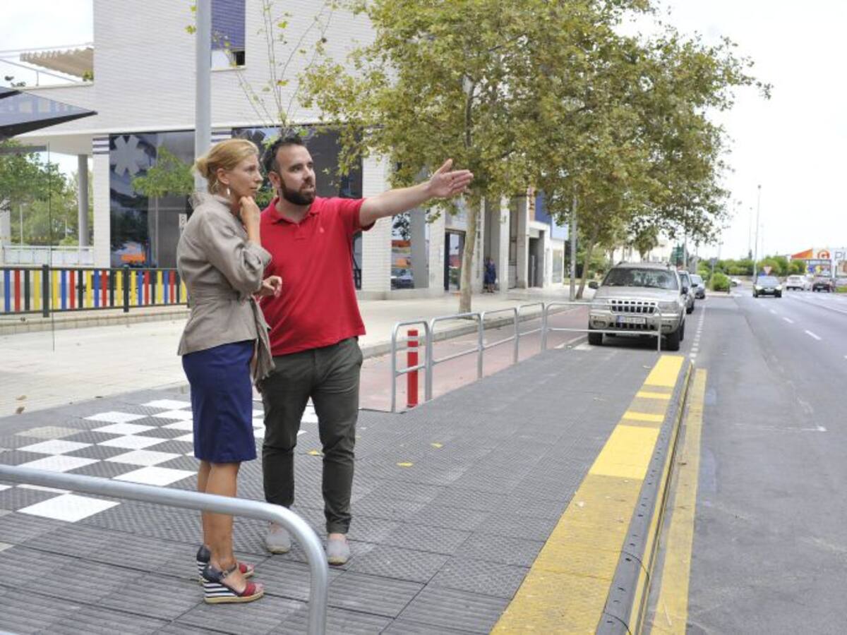 El Ayuntamiento instala 17 plataformas accesibles para los autobuses