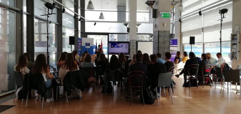 Momento del seminario sobre la UE para jóvenes húngaros organizado por el Parlamento Europeo en Budapest.