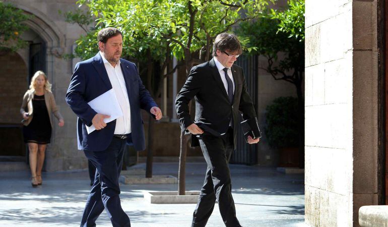 El presidente de la Generalitat, Carles Puigdemont y el vicepresidente, Oriol Junqueras