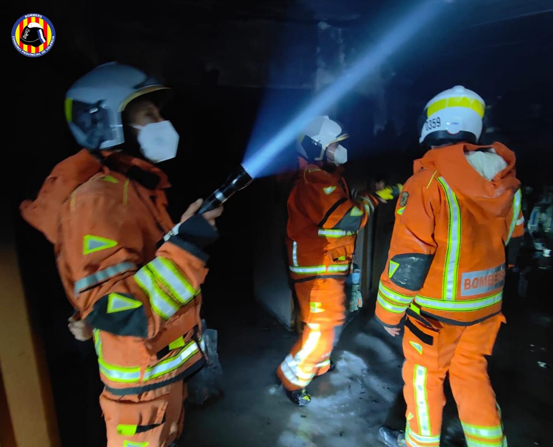 Bomberos del Consorcio Provincial de Valencia en el incendio de una vivienda, en una fotografía de archivo