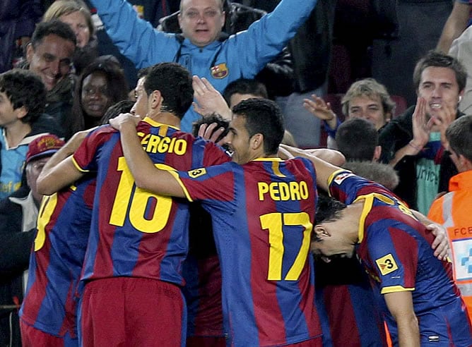 Los jugadores del Barça celebran un gol de Messi en el Camp Nou