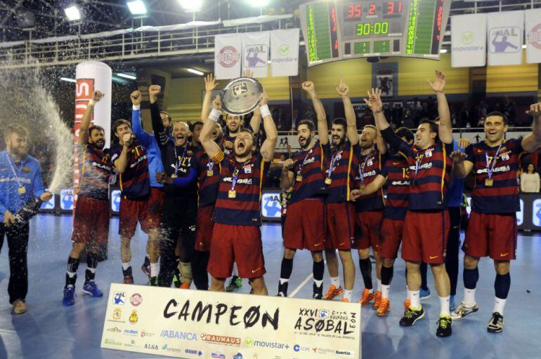 El Barcelona celebra el último título en León