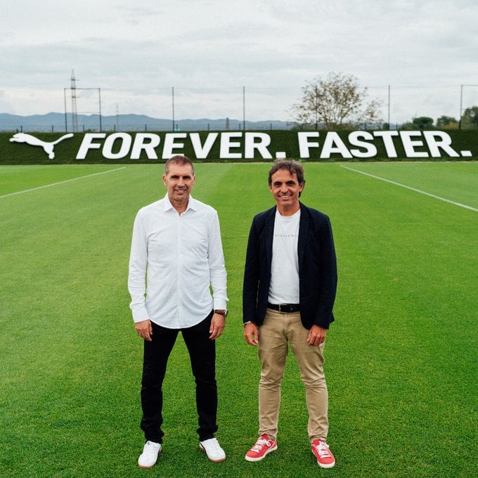 Delfí Geli i Esteve Planas formalitzen l&#039;acord entre Puma i el Girona FC.