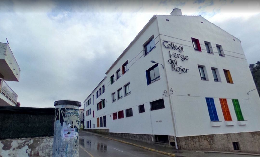 El Colegio 'Verge del Roser' en Vallirana (Barcelona) donde presuntamente se produjeron los hechos