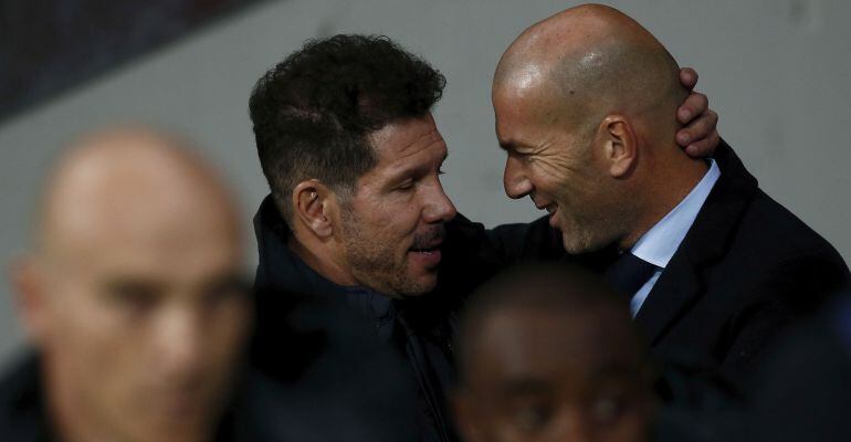 Zinedine Zidane y Diego Pablo Simeone, poco antes de comenzar el partido del Wanda Metropolitano