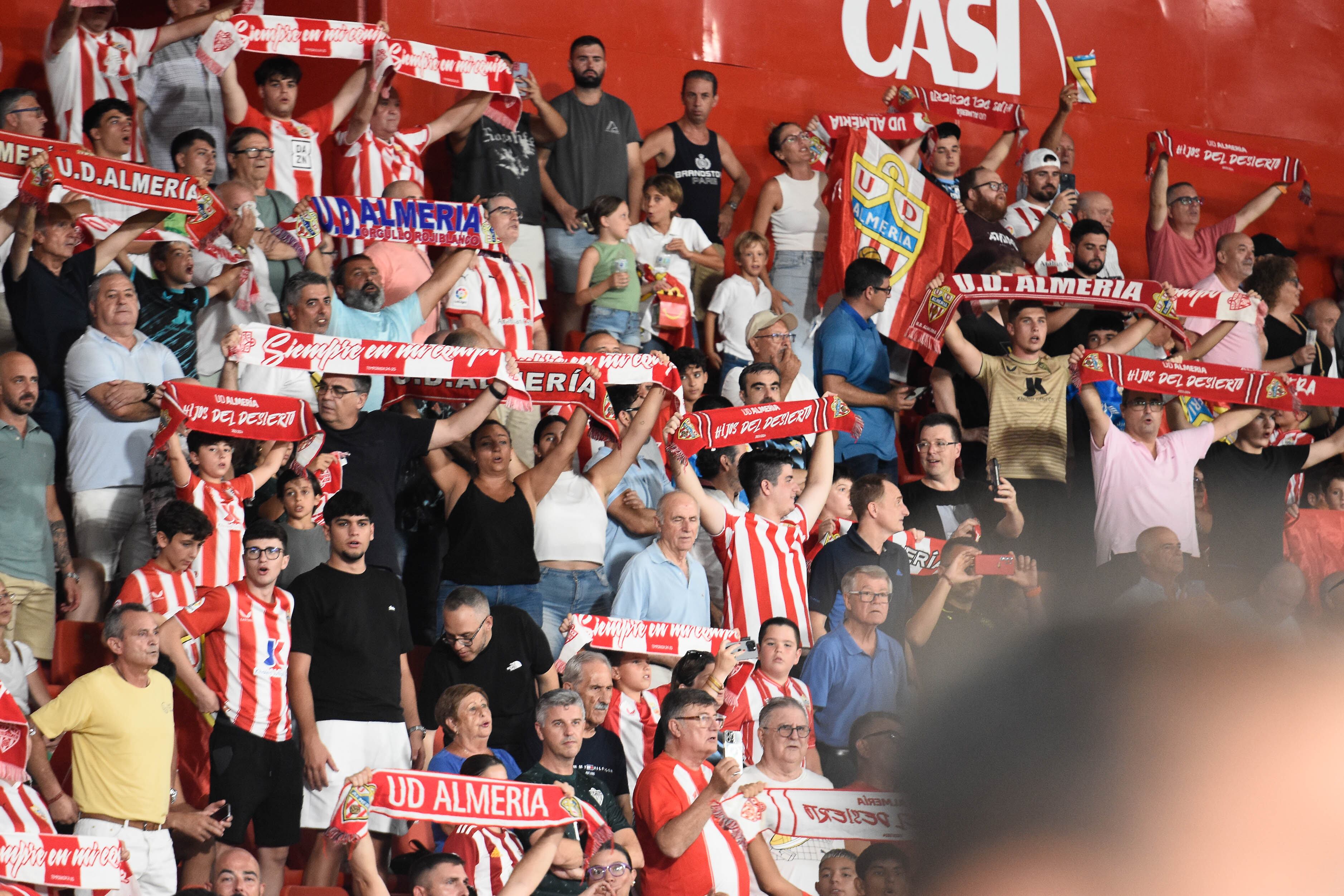 El Almería-Albacete hubo una afluencia espectacular con 15.119 aficionados entregados.