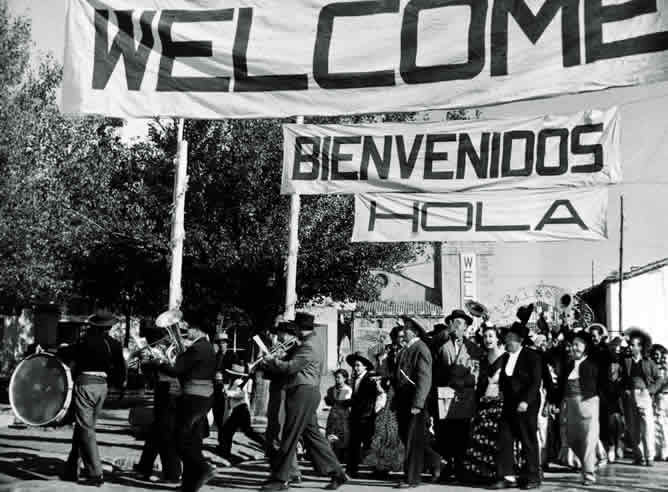 Un total de 120 fotografías, 30 carteles y un montaje audiovisual con algunos momentos inolvidables hacen un particular recorrido por la historia de la filmografía nacional