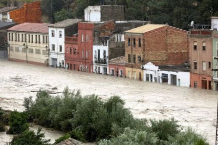 El clariano desbordado a su paso por Ontinyent