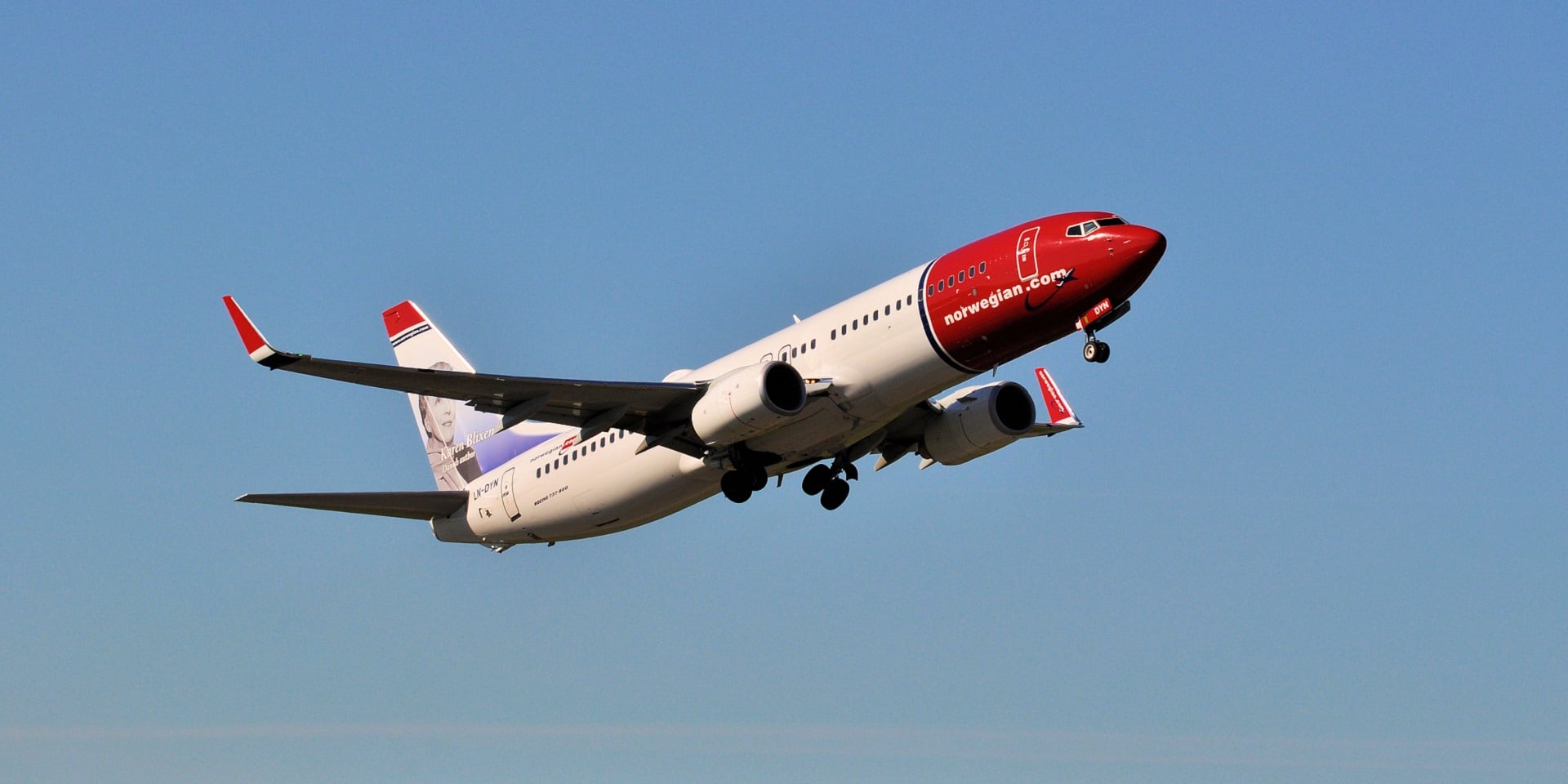 Uno de los aviones de la compañía aérea Norwegian que saldrán desde el aeropuerto de Manises (València) a partir del mes de abril.