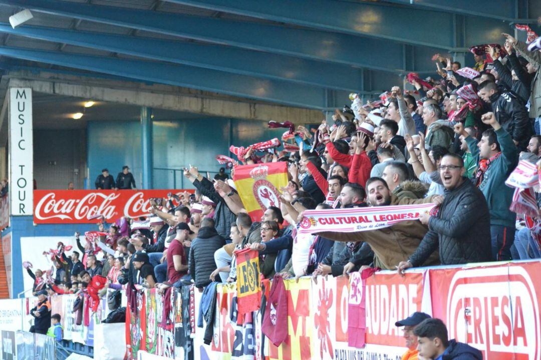 El fondo sur de El Toralín estuvo repleto de hinchas culturalistas