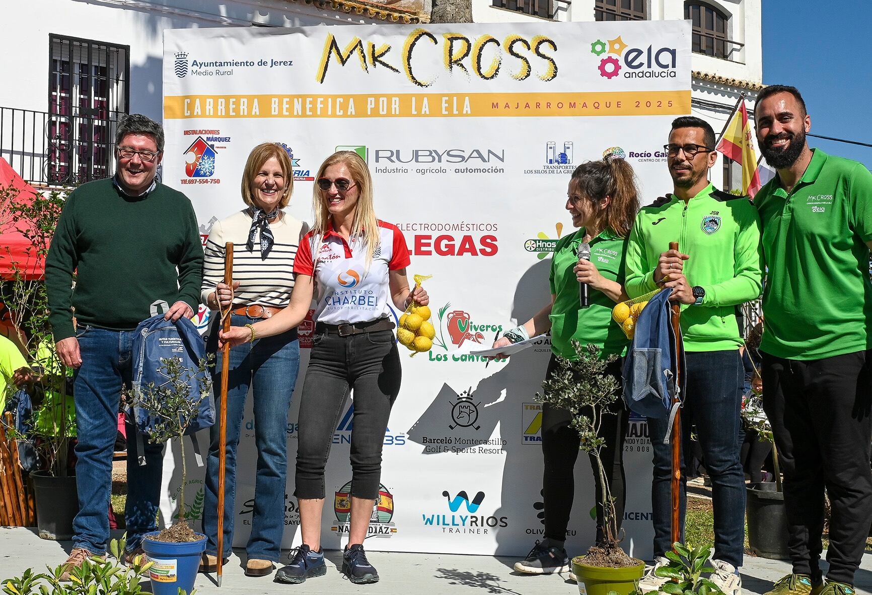 La alcaldesa asistió a la carrera de Majarromaque