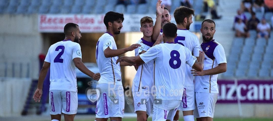 Los jugadores del Real Jaén celebran un gol durante un partido de esta temporada.