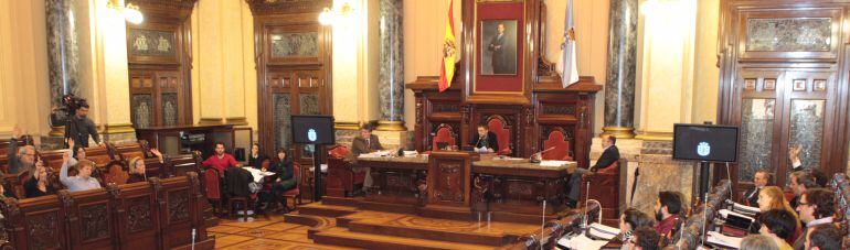 Votación en el Pleno municipal de A Coruña. Foto de archivo