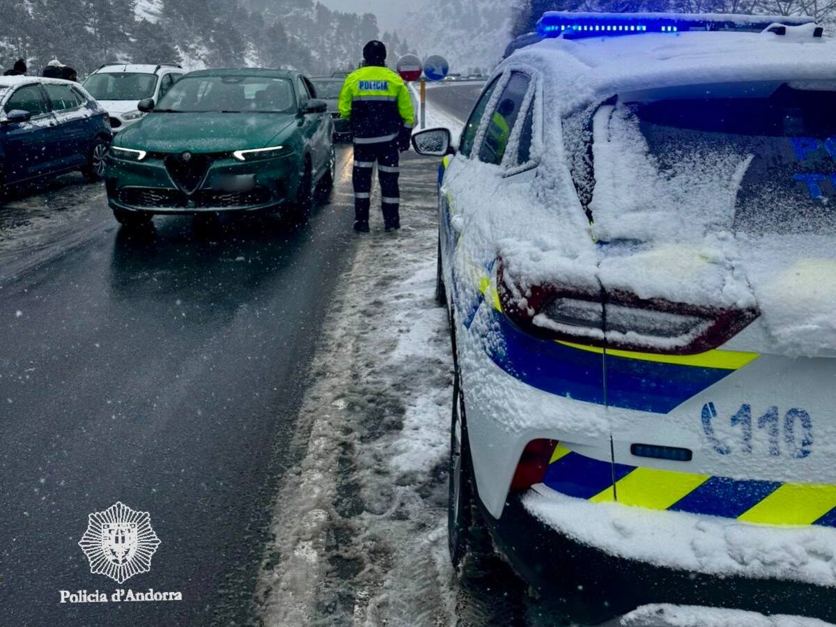 França reobre els accessos amb el Pas