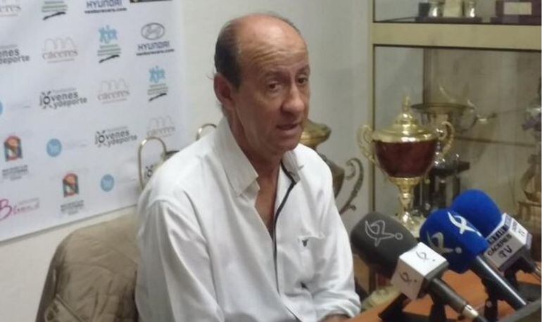 El entrenador local, Ángel Marcos, en la rueda de prensa posterior al encuentro