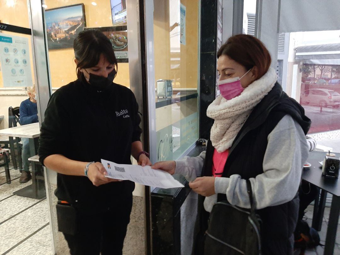 Bares y restaurante piden el pasaporte COVID en Málaga