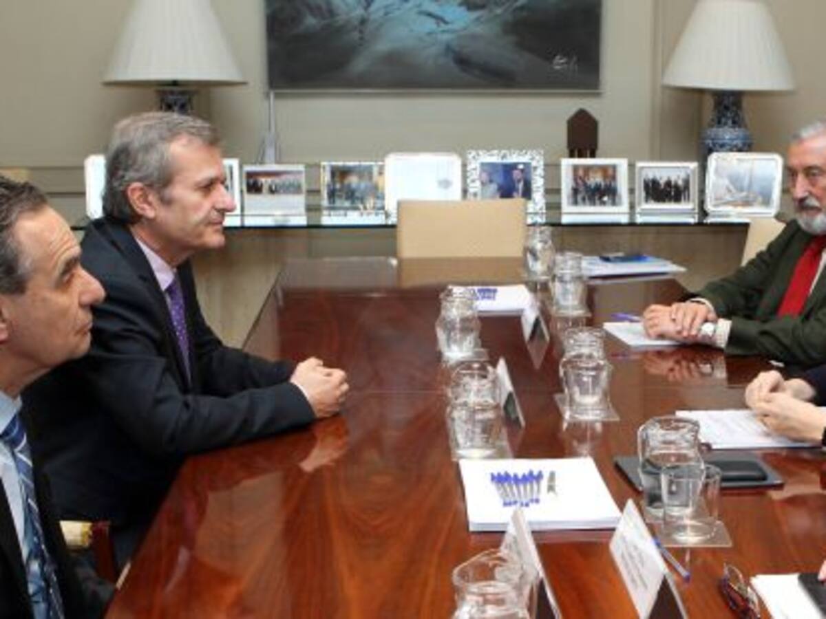 Fomento estudiará la tarifa plana para los vuelos interislas