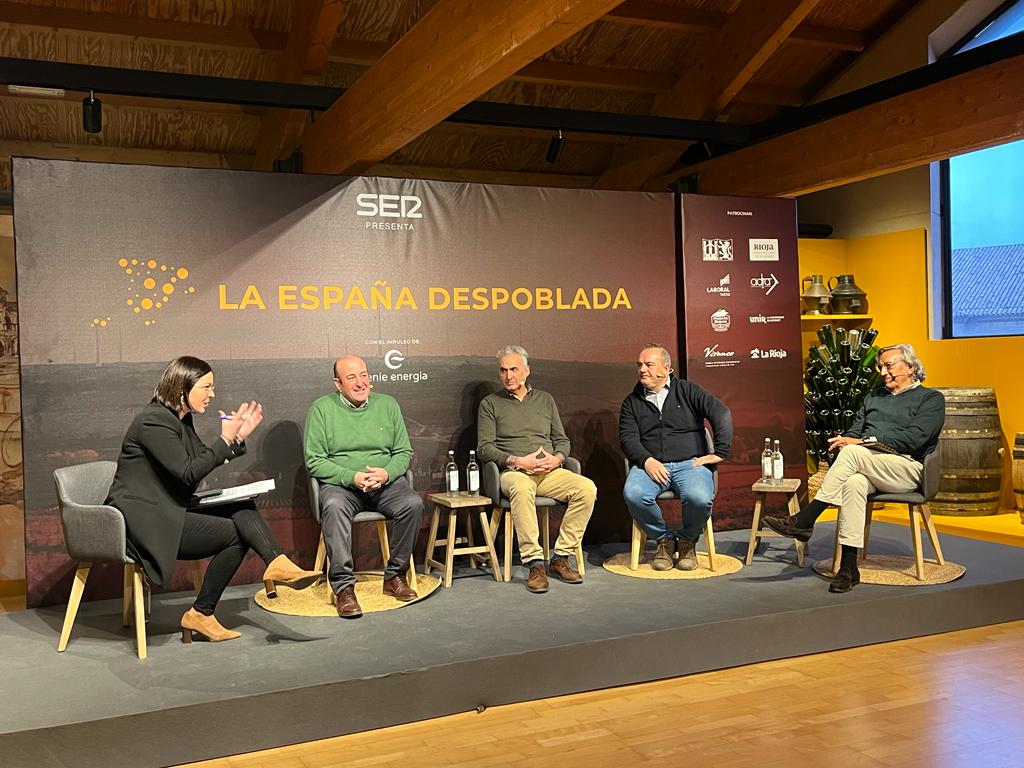 Fernando Ezquerro, presidente de la DOCa Rioja; Alfonso Maestro, gerente de ADRA; Jesús Martínez, presidente de la IGP Pimiento Riojano y Raúl Sanz, de Finca Señorío de Rioja