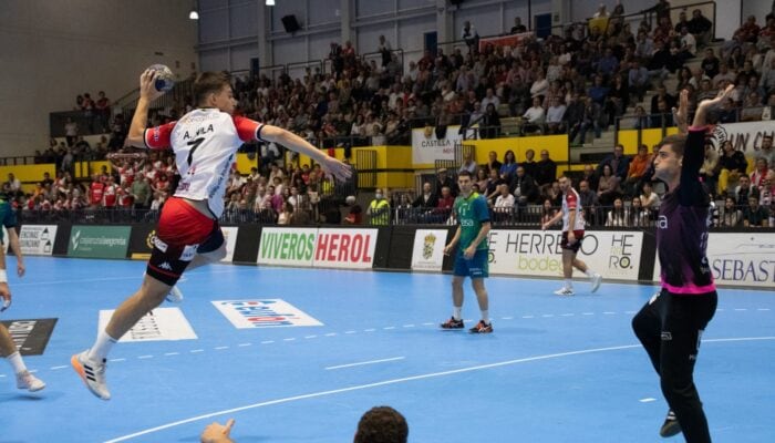 Andrés Vila reaparece con Balonmano Nava